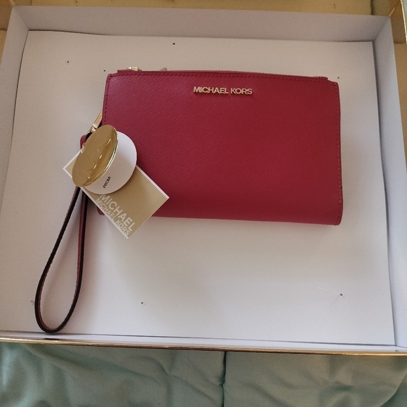 Adele Leather Smartphone Wallet - Picture 10 of 11